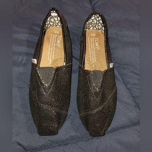 Black sparkly Toms size 6